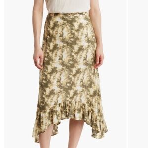 NWT Bobeau Ruffle Sharkbite Skirt Size Small in OLIVE TIE DYE